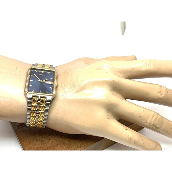 Pulsar By Seiko Watch V733-5000 Quartz Tank Vintage Blue Dial Two Tone Steel - Picture 4 of 13